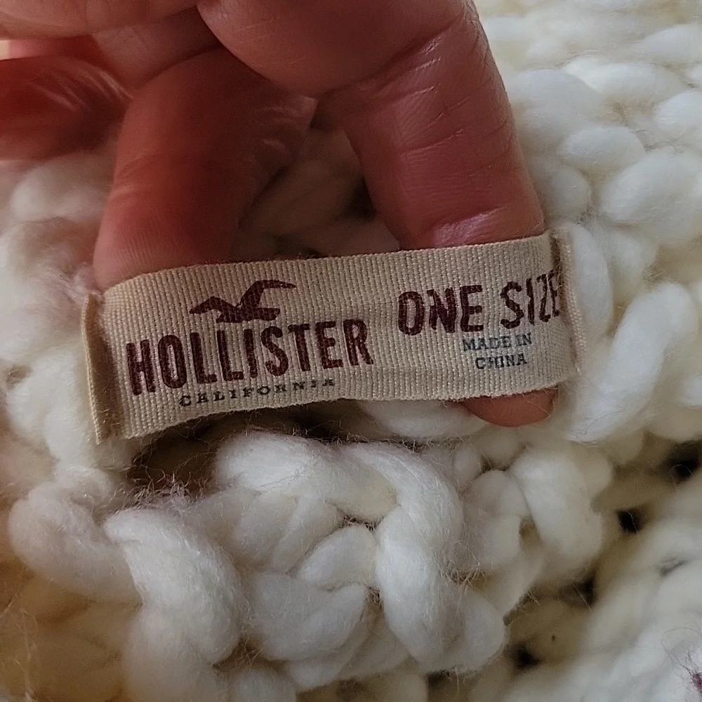 Hollister Set Bundle 2 Chunky Knit Scarves White Burgundy Cableknit Loop 17